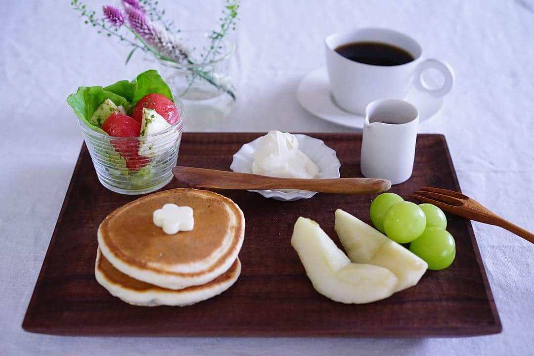 mamiのインスタグラム：「pancake 🥞． ． ． おはようございます  久しぶりにパンケーキで朝ごはん 。 ． 今日はこれから総会 … 役員候補になってるから ドキドキ なるべく目立たない役職に決まりますように🙏🏻💦笑 ． ． ． ． #朝ごはん #パンケーキ #川端健夫 #安藤雅信 #辻和美 #breakfast #onmytable」