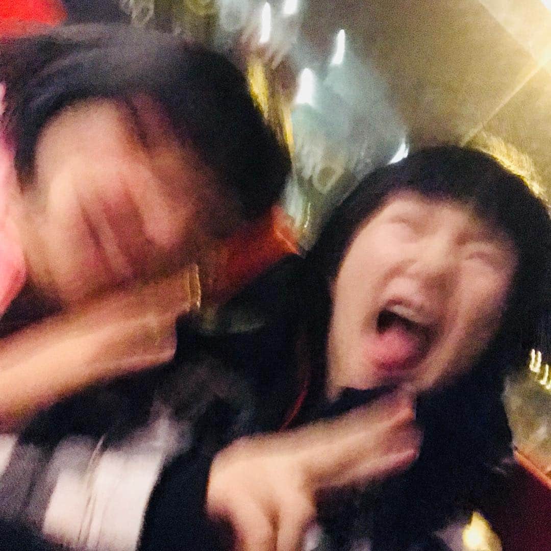 木原美悠のインスタグラム：「バスの中で暴れて撮った結果爆笑🤣 ほんまに楽しいわー✌️ 明日から団体戦頑張ります💪」