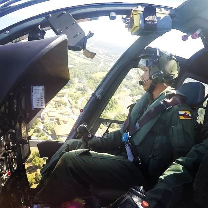 アブドゥル・マティーン王子のインスタグラム：「Nothing like flying over home sweet home, literally 🚁🇧🇳 #tb」