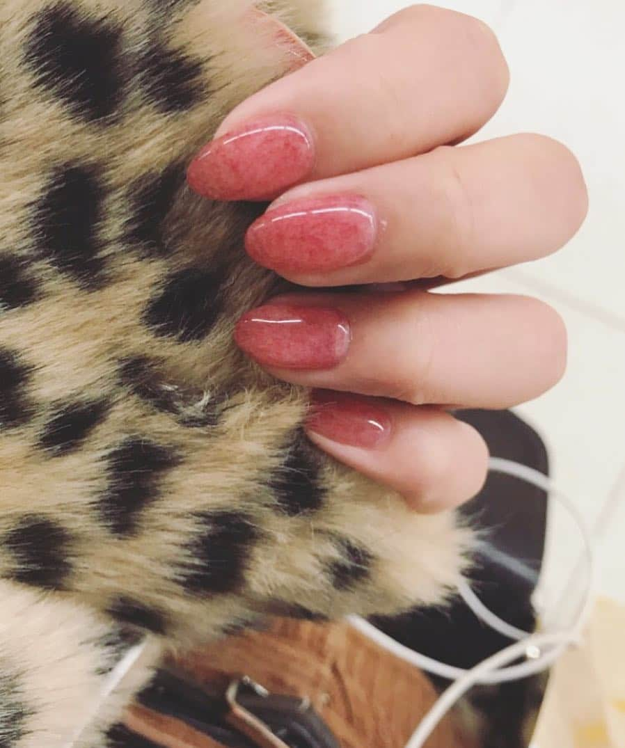 NANAMIさんのインスタグラム写真 - (NANAMIInstagram)「. new nail🐆 モケ〜のredにbrownをちょい足ししてburgundyっぽいbrownっぽい絶妙に可愛い色にしてもらった♡♡ @mkxxxbaby さんありがとうございます💌 #nail #home #harajuku」11月23日 10時13分 - nanami023