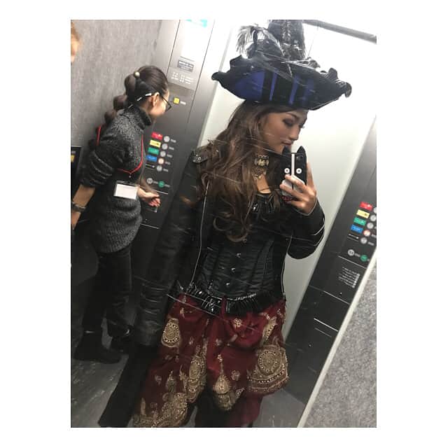 RENA（久保田玲奈）さんのインスタグラム写真 - (RENA（久保田玲奈）Instagram)「‪昨日は、GROUND ZERO TOKYO2017にご来場いただきまして、誠にありがとうございました😌❤️‬ ‪初めてのプチ演劇‥緊張しましたが、とても楽しかったです‼️‬ ‪素敵な体験をさせていただき感謝です💕‬ ‪☠️キャプテンRENA☠️笑‬ ‪#shootboxing ‬」11月23日 11時06分 - sb_rena