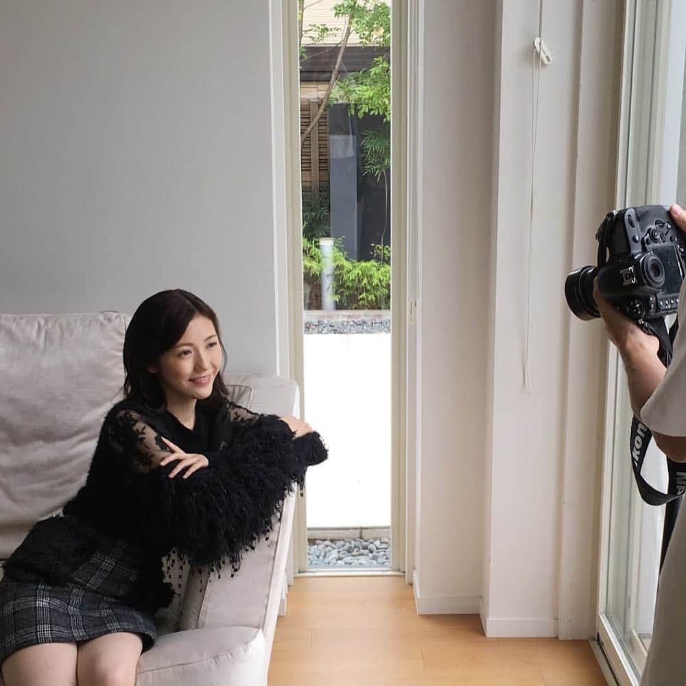 週刊少年マガジンのインスタグラム：「発売中の週刊少年マガジン51号のグラビアは #渡辺麻友 さん！ クオカを50名様に！  #まゆゆ #マガジン #オフショット #akb48」