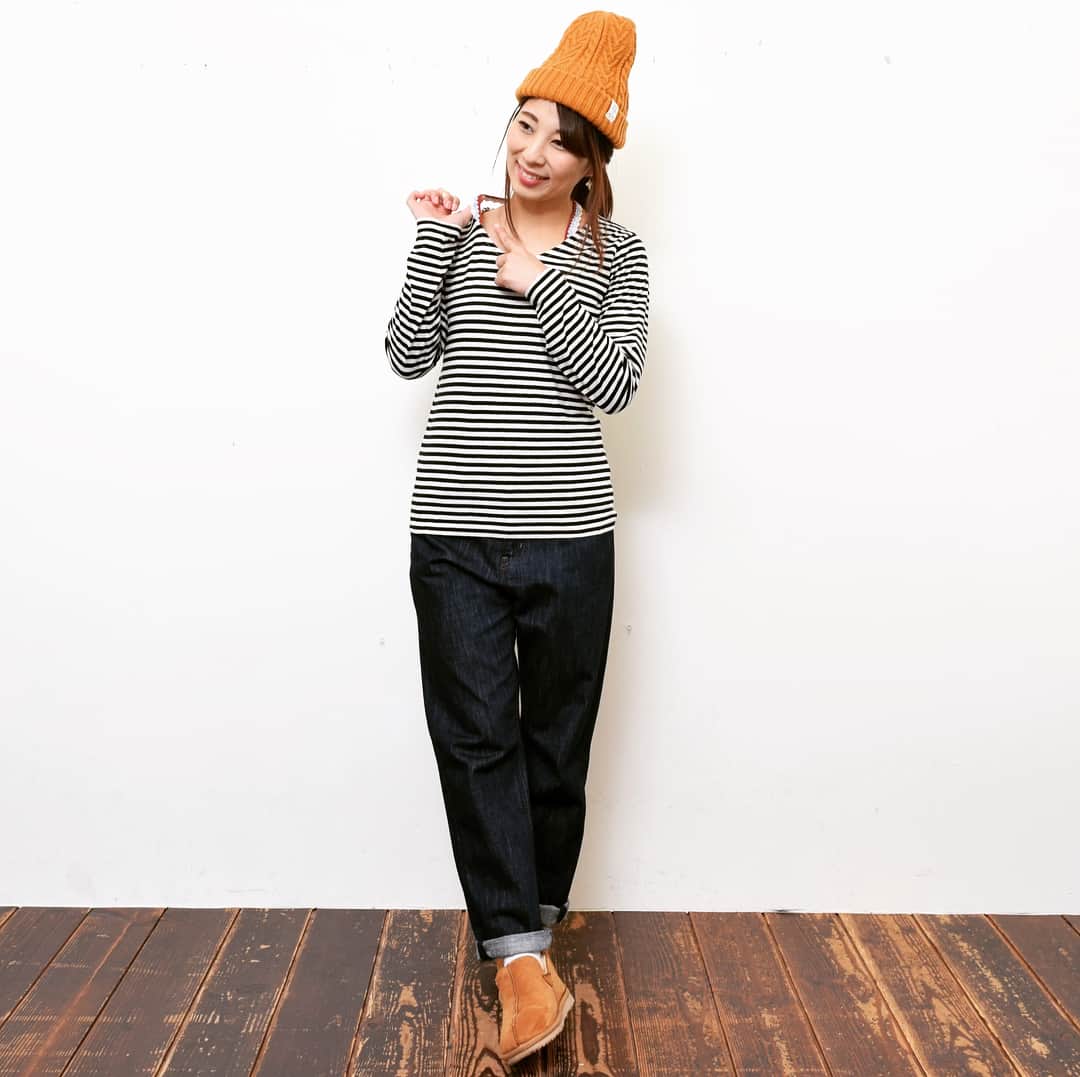 +natural(プラスナチュラル)のインスタグラム：「シンプルな#ボーダー のTシャツには 可愛いボヘミアン風なレース付き✨  シンプルだけど可愛らしい大人コーデです！ ─────────────────── .+natural(プラスナチュラル)は、 優しい印象に包まれる、  ナチュラルテイストなファッションと 暮らしの情報を ご紹介するWEBメディアです ─────────────────── . .  #ハートマーケット #大人ナチュラル #ナチュラル服 #プラスナチュラル #お洒落さんと繋がりたい #秋コーデ #ママコーデ #カジュアルコーデ #大人カジュアル #ママファッション#naturallook #ナチュラルファッション #大人コーデ #ナチュラルコーデ #シンプルコーデ #撮影 #着回しコーデ #데일리록 #코디 #일본 #シンプルコーデ #冬コーデ」