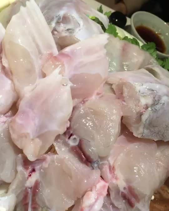 ソン・セヒョンのインスタグラム：「#토라후구테이 #복어 #팔딱팔딱 #맛있다~!!!😀😀😀」