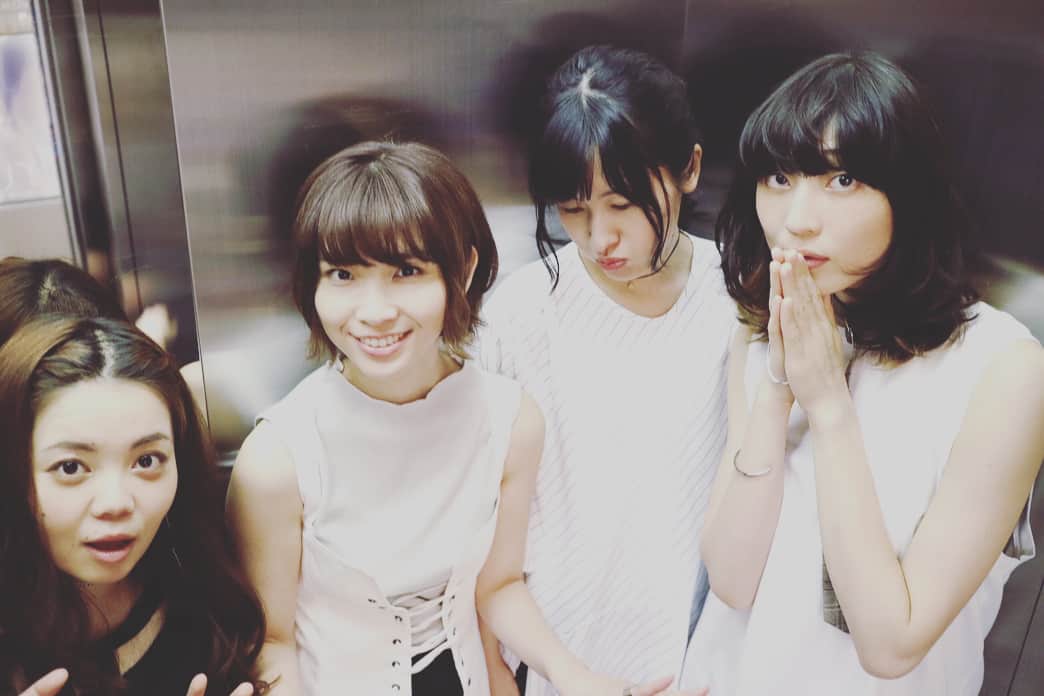 のインスタグラム：「夏のいつかのねごと。 SOAKワンマンツアー 先行予約 きょうまででございます。 2月9日@リキッドルーム 皮切りに全国 回りますよん。 チケット確保は ぜひおはやめにね🦖💐 かなーり ライブ映えする アルバムになってるので 来てくれたら 間違いなしです。 #ねごと #SOAK」