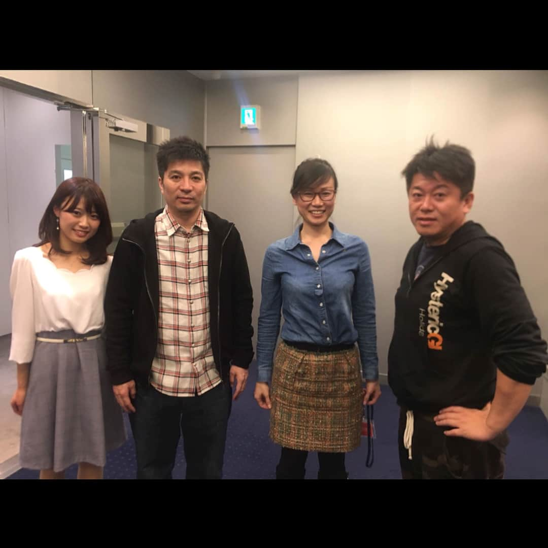 西澤由夏さんのインスタグラム写真 - (西澤由夏Instagram)「昨日の「堀江貴文と藤田晋のビジネスジャッジ！！」の様子☺︎ 来月はXmasらしい事が起こる？かも…？🎄 #ビジネスジャッジ」11月23日 21時45分 - yknszw