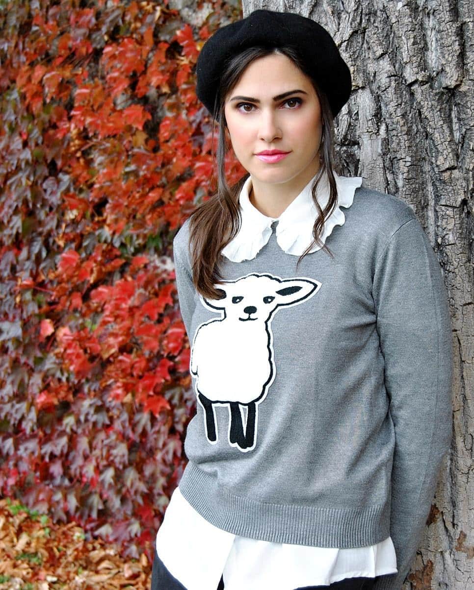 Giuliaのインスタグラム：「La pecorella-lla-lla! 🐑🐑🐑 ･ Shirt & Jumper: @companiafantastica ･ ･ #todayilookfantastic #companiafantastica #oodt #dress #fashion #ファッション #スタイル #今日のコーデ  #fall #photooftheday #instagood #picoftheday #view #instacool #like4like #l4l #lfl #whatitalyis #igersitalia #italian_places #city_explore #lovefashion #italiangirl #me #イタリア人 #イタリア #モデル #可愛い #コーディネート#コーデ」