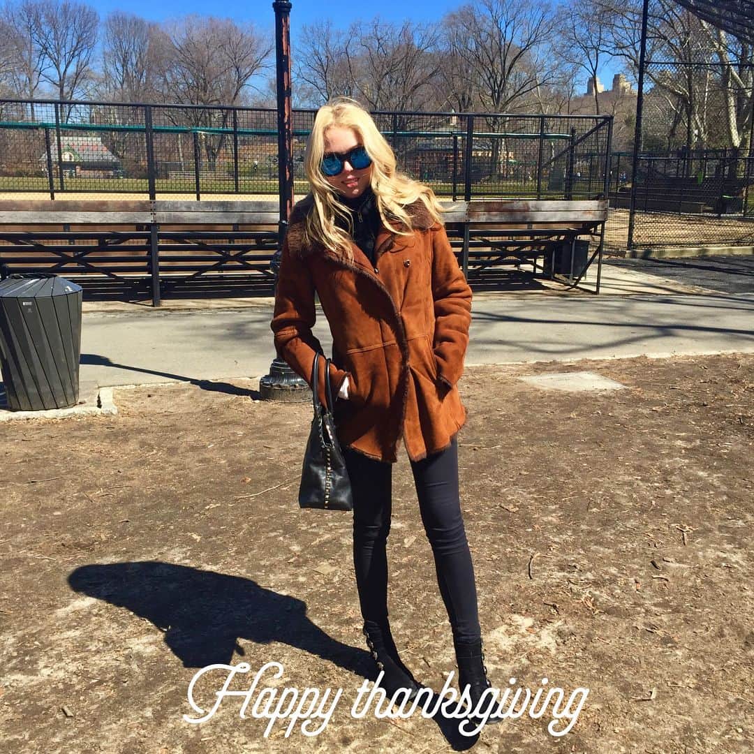 ティファニー・トランプのインスタグラム：「Happy Thanksgiving! 🍁」