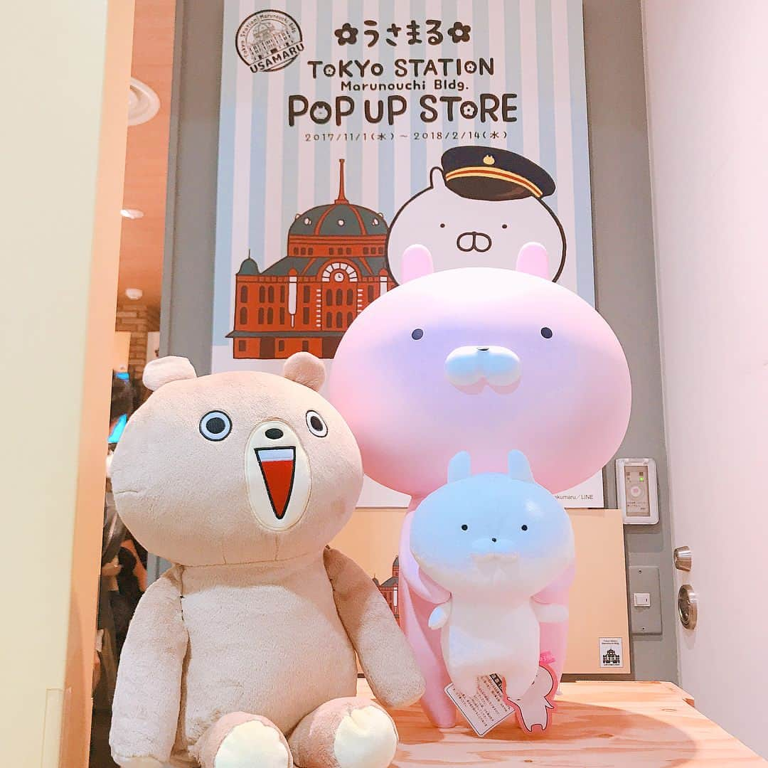 LINE Creators_officialさんのインスタグラム写真 - (LINE Creators_officialInstagram)「くまさん スタンプラリー巡り⭐︎ . .  東京駅うさまるPOP UP STOREに遊びにお出かけしました🐾 在庫切れだったノートや缶バッジを始め、ダイアリーやクリアファイルなど東京駅特別デザインの新商品が入っています📔🤩 .  なんと、スタンプラリーは12月3日（日）まで❗️ くまさんも頑張ってソラマチと原宿STOREに行ってコンプリートする予定〜💙 .  まだコンプリートしてない方も急いでくださいね🏃‍♂️ . #東京駅 #うさまる #うさまら #くまさん #お出かけ #スタンプラリー #東京限定 #LINEクリエイターズ #LINEスタンプ #usamaru #usako #sakumaru #popupstore #stamprally #Tokyostation #tokyotrip #japan #kawaii #instagood #linestamp #LINECreators #우사마루 #도쿄역」11月24日 19時36分 - linecreators