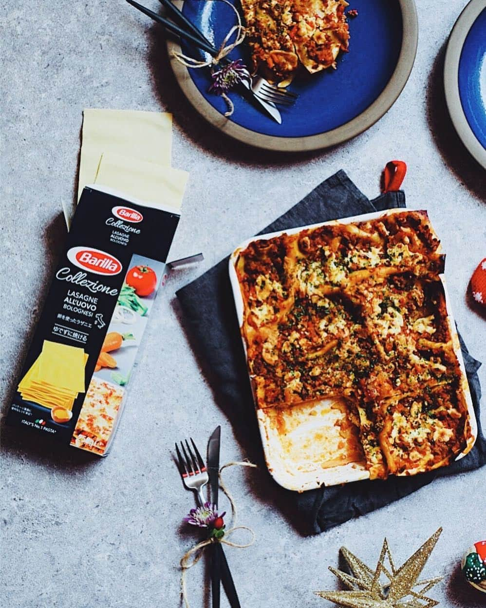 r i n aのインスタグラム：「La la la lasagna for lunch! . . バリラの下ゆでいらずの簡単ラザニエ。 下ゆでがいらないとは、こんな商品あるなんて…！パスタには疎い私ですが、いただいたバリラのトマトソースを使っておいしいラザニアが簡単＆時短に出来上がりました。とにかくいつも忙しい私にとって時短とは本当に助かる！ . . . ちなみに、トマトソースは化学調味料と保存料無添加で安心。さすがイタリアNO.１ブランド♩ . . . #lasagna  #イタリアン  #お家ごはん  #ラザニア #簡単料理 #バリラ #バリラ_PR」