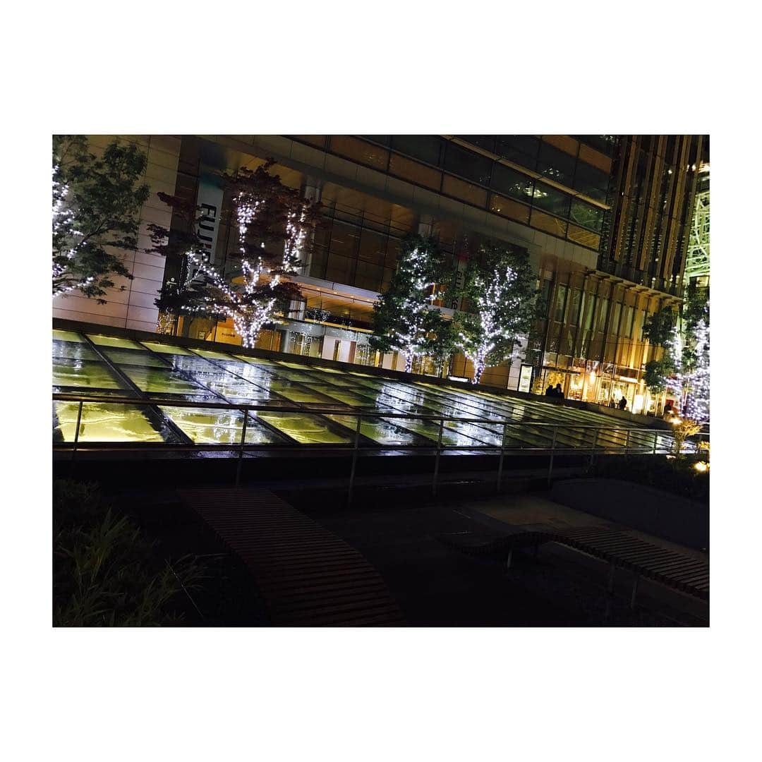 向井藍さんのインスタグラム写真 - (向井藍Instagram)「おつかれさまーん  夜はこの場所少ないのだー(^^) ながめてるのがなんか良き。 #考える時は #お気に入りの場所」11月25日 0時21分 - muuchan1024