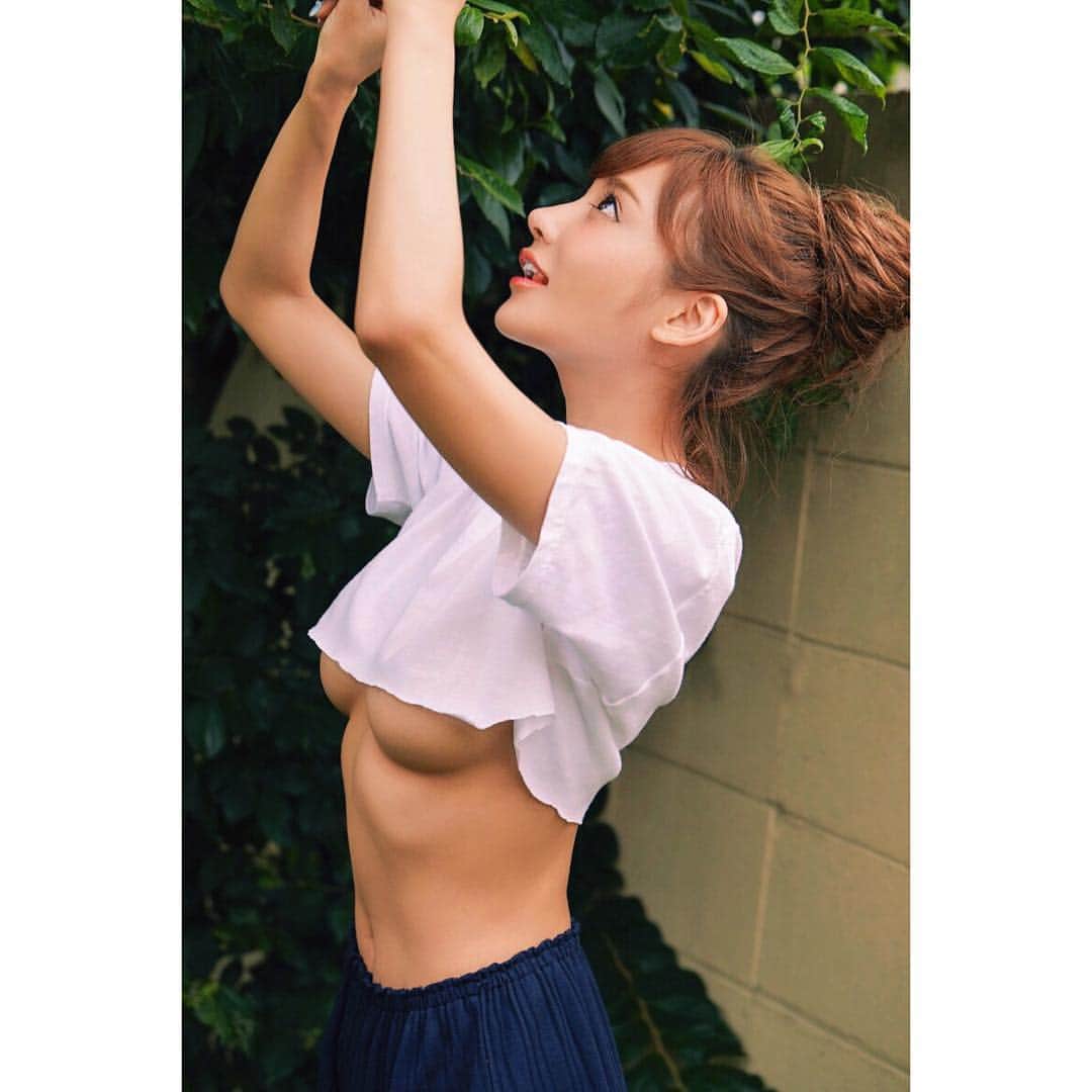 明日花キララのインスタグラム：「天気いいね☺️🌸 . . #下乳日和👒」
