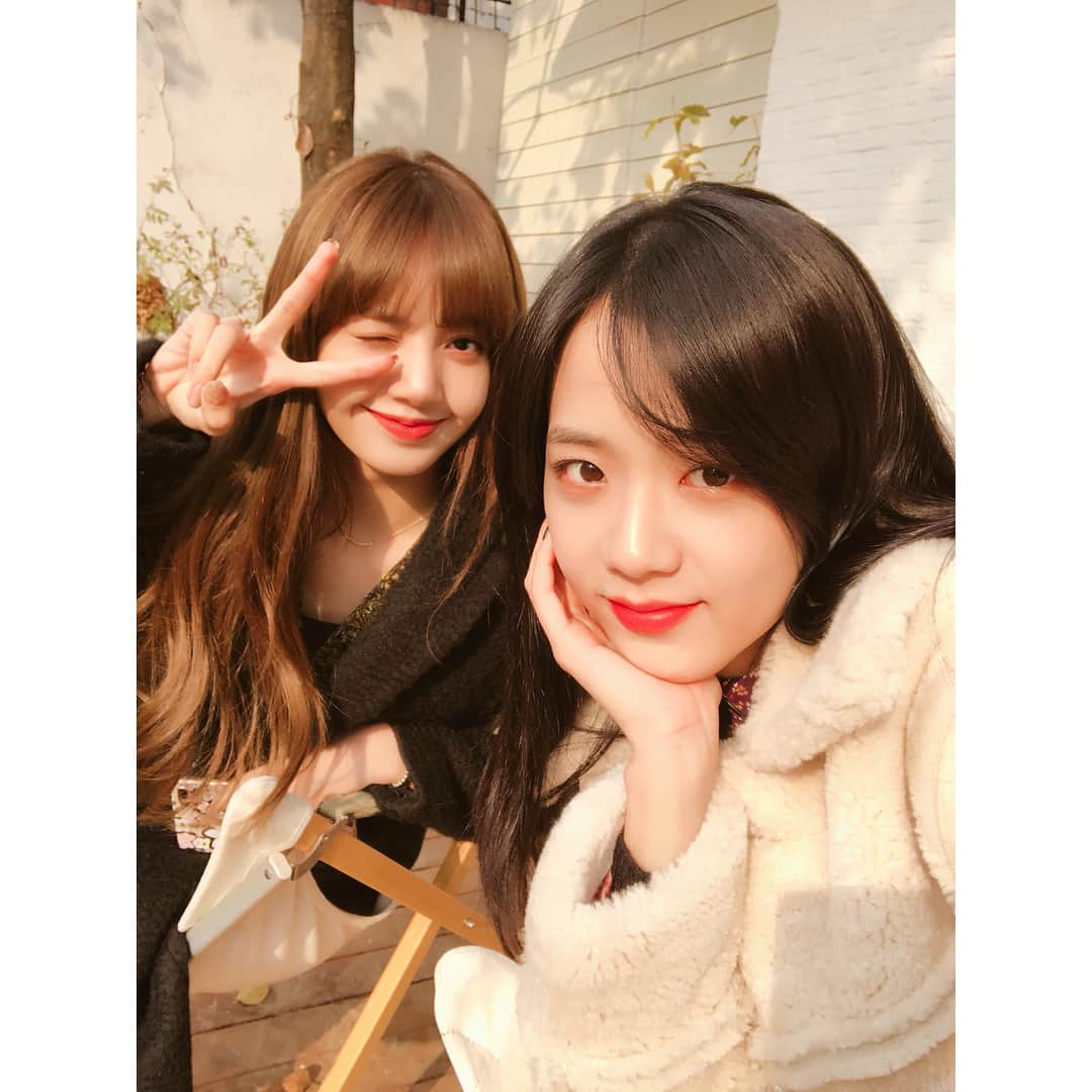 BLACKPINKさんのインスタグラム写真 - (BLACKPINKInstagram)「#BLACKPINK#JISOO#LISA#BLINK#블핑하우스#블링크#기다려#❤️」11月25日 13時50分 - blackpinkofficial