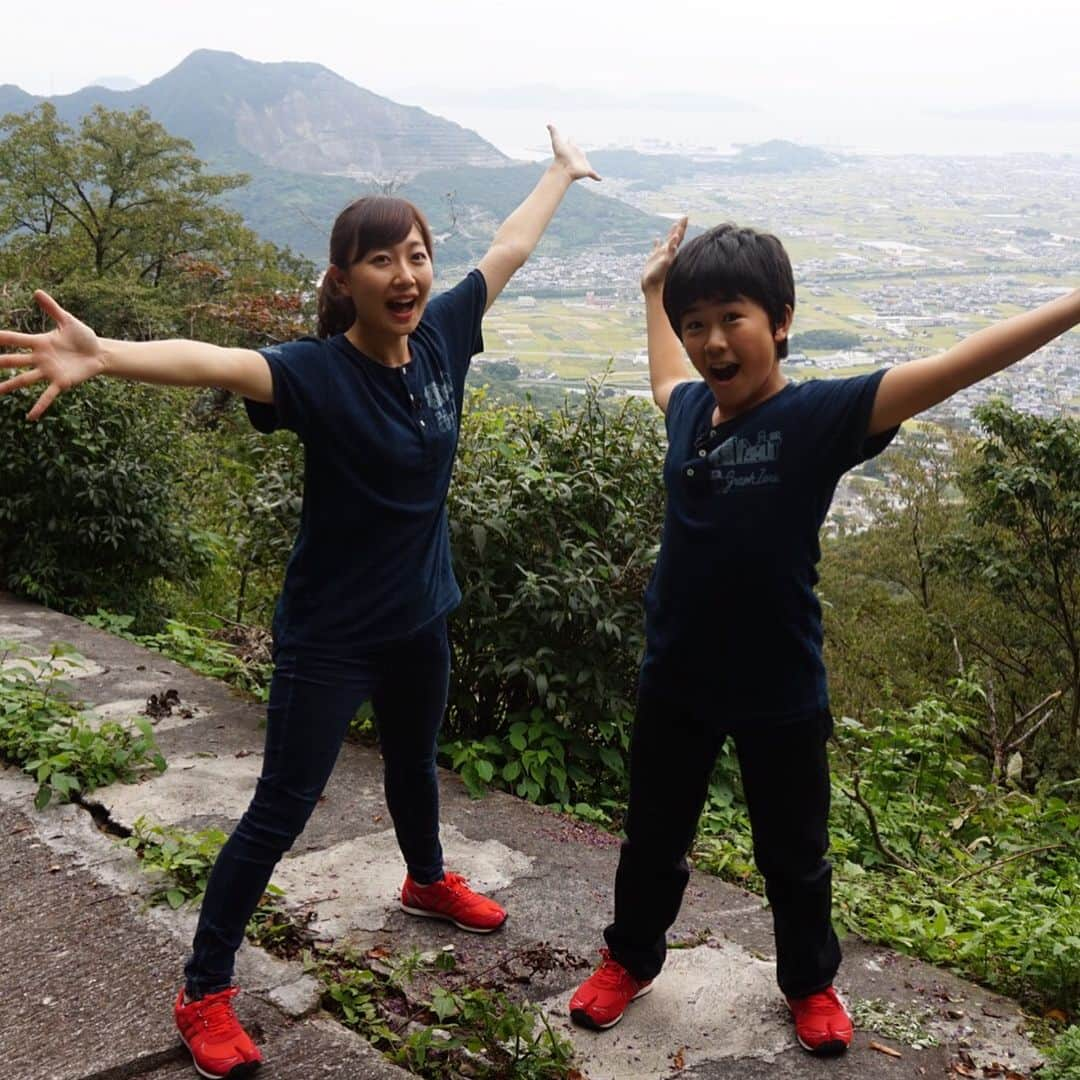 佐竹明咲美さんのインスタグラム写真 - (佐竹明咲美Instagram)「いよいよ今日！ 『福たび 香川篇』 夜7時〜 1時間たっぷりお伝えします♪ 前半は、 鈴木福くんと 神スイングでおなじみの稲村亜美さんが 小豆島の旅へ♪ 後半は、私佐竹が 福くんに地元善通寺市や その周辺を案内します！ お楽しみに♪ 2人で大きな壁を乗り越え、絆が深まったあとの写真です(´∀｀)」11月25日 14時07分 - asami_satake