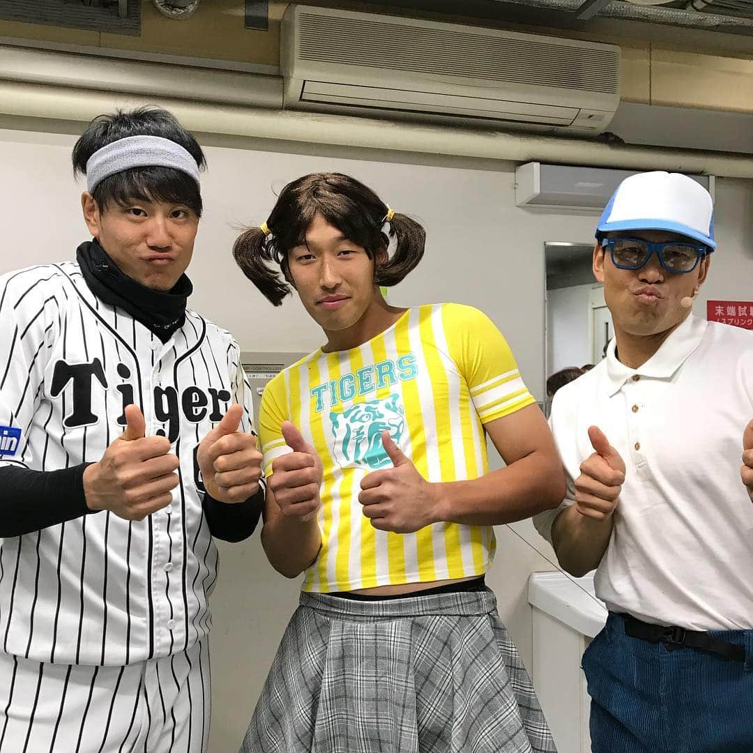 阪神タイガースさんのインスタグラム写真 - (阪神タイガースInstagram)「カラオケ選手権その2！ #阪神タイガース #中谷将大 選手 #伊藤隼太 選手 #西田直斗 選手」11月25日 13時54分 - hanshintigers_official