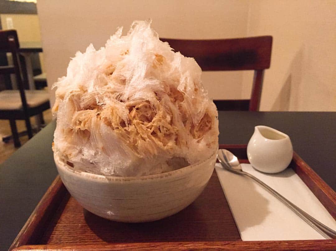 寺田御子さんのインスタグラム写真 - (寺田御子Instagram)「三日月氷菓店さんのぴーなっつです。さすが千葉の特産。ピーナッツ苦手なのにおいしかったです。かき氷によって食わず嫌いがなくなっていく… #三日月氷菓店 #かき氷」11月25日 14時18分 - mikoterada