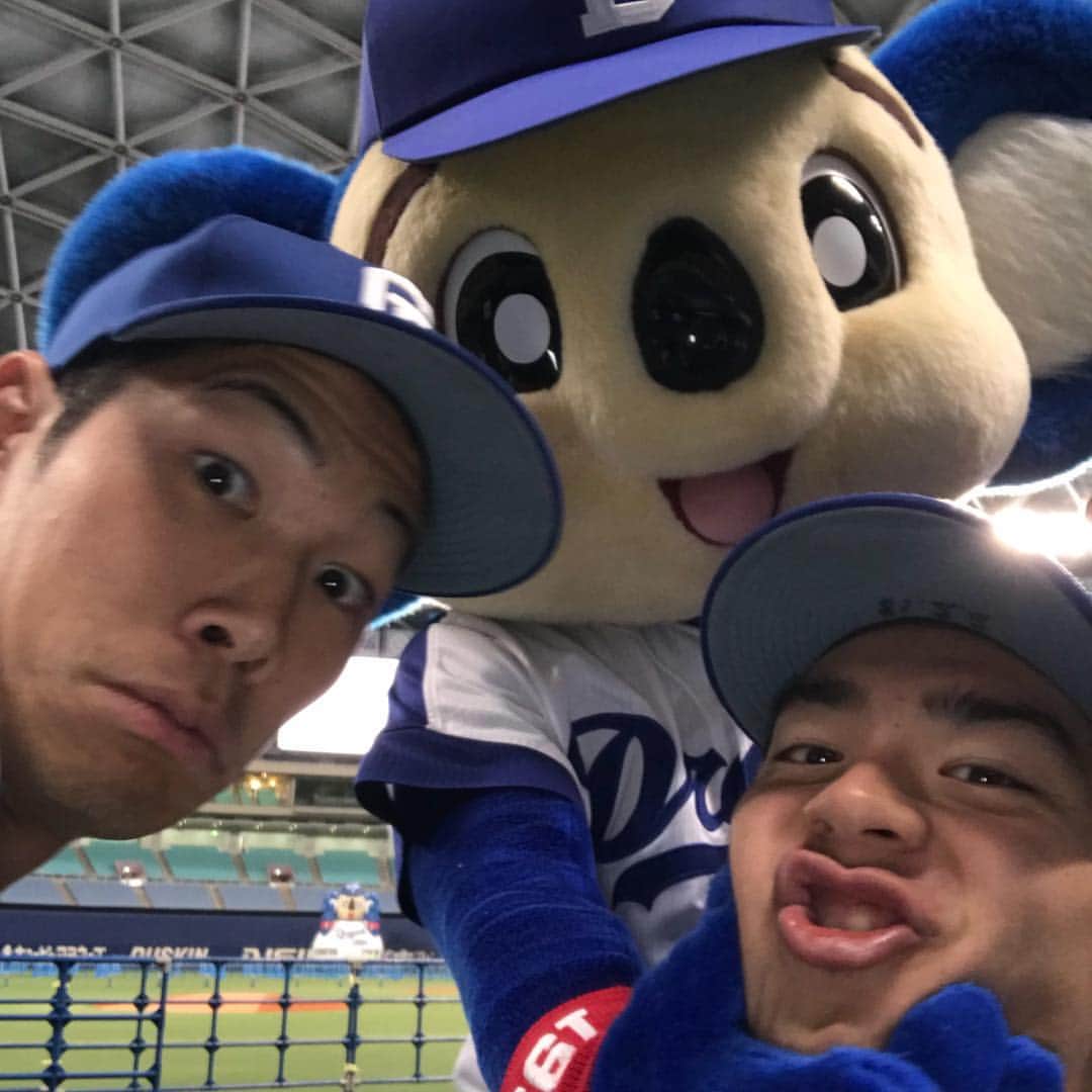 鈴木翔太のインスタグラム：「今日はファン感です(*^^*) 1日楽しんで行きましょー👍👍👍 #京田陽太#鈴木翔太#ドアラ」
