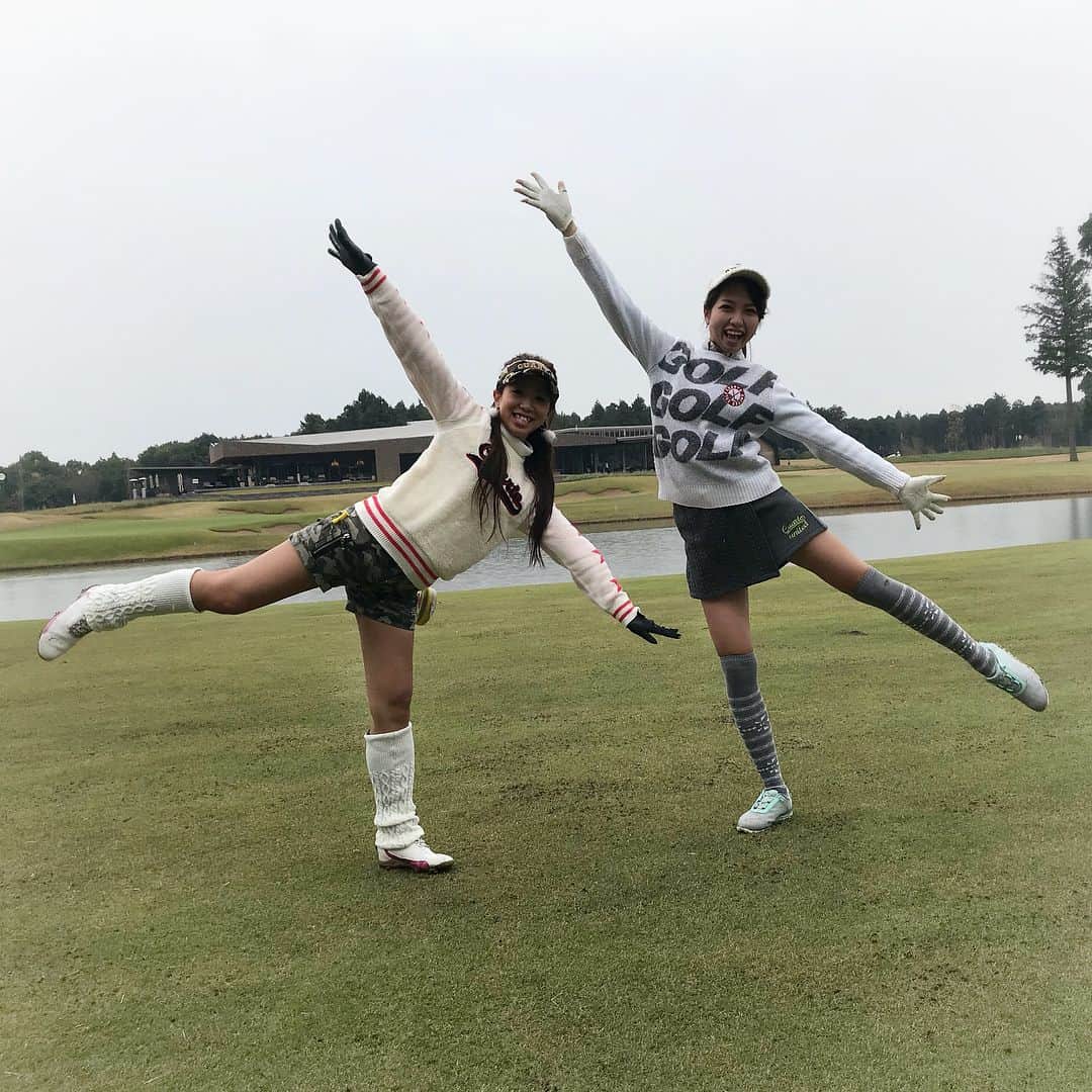 武田奈津美さんのインスタグラム写真 - (武田奈津美Instagram)「・ ゆかまるとの写真続き🏌️‍♀️ ごめん、文字に被りまくってる写真しかない笑笑 とにかく楽しかった😙♡らぶ♡ ・ #東京クラシック #ゴルフ #ゴルフ女子 #golf #golfgirl #natsumigolf #カメラ #カメラ女子 #cuartounited #クアルトユナイテッド #ゆかまる #ゴルラバ #😈😇」11月25日 10時32分 - _natsumitakeda_