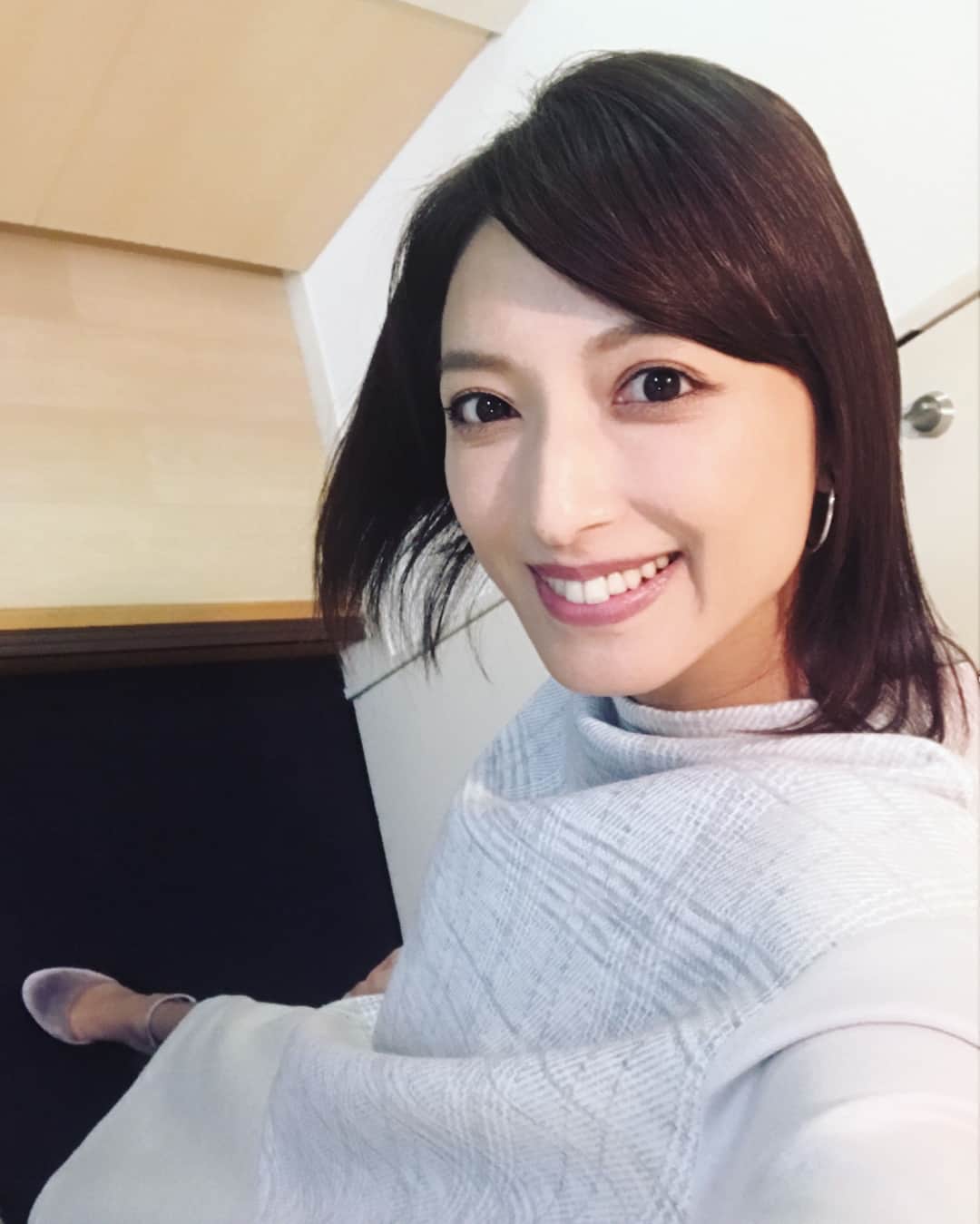望月理恵さんのインスタグラム写真 望月理恵instagram おはようございます 今日の衣装の靴 可愛いです 見て欲しい 次へスクロール 11月25日 11時11分 Mochiee28