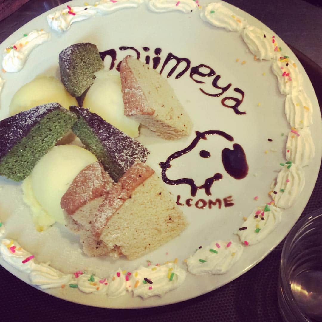 炉端まじめや　広島立町店のインスタグラム：「本日は、女子会食べ飲み放題のご利用がありました。今回のデザートプレート、一押しポイントはスヌーピーのカット(©︎岡画伯)です。 #広島 #立町 #まじめや #食べ飲み放題 #女子会 #hiroshima #ダブルタップしてください #デザートプレート」