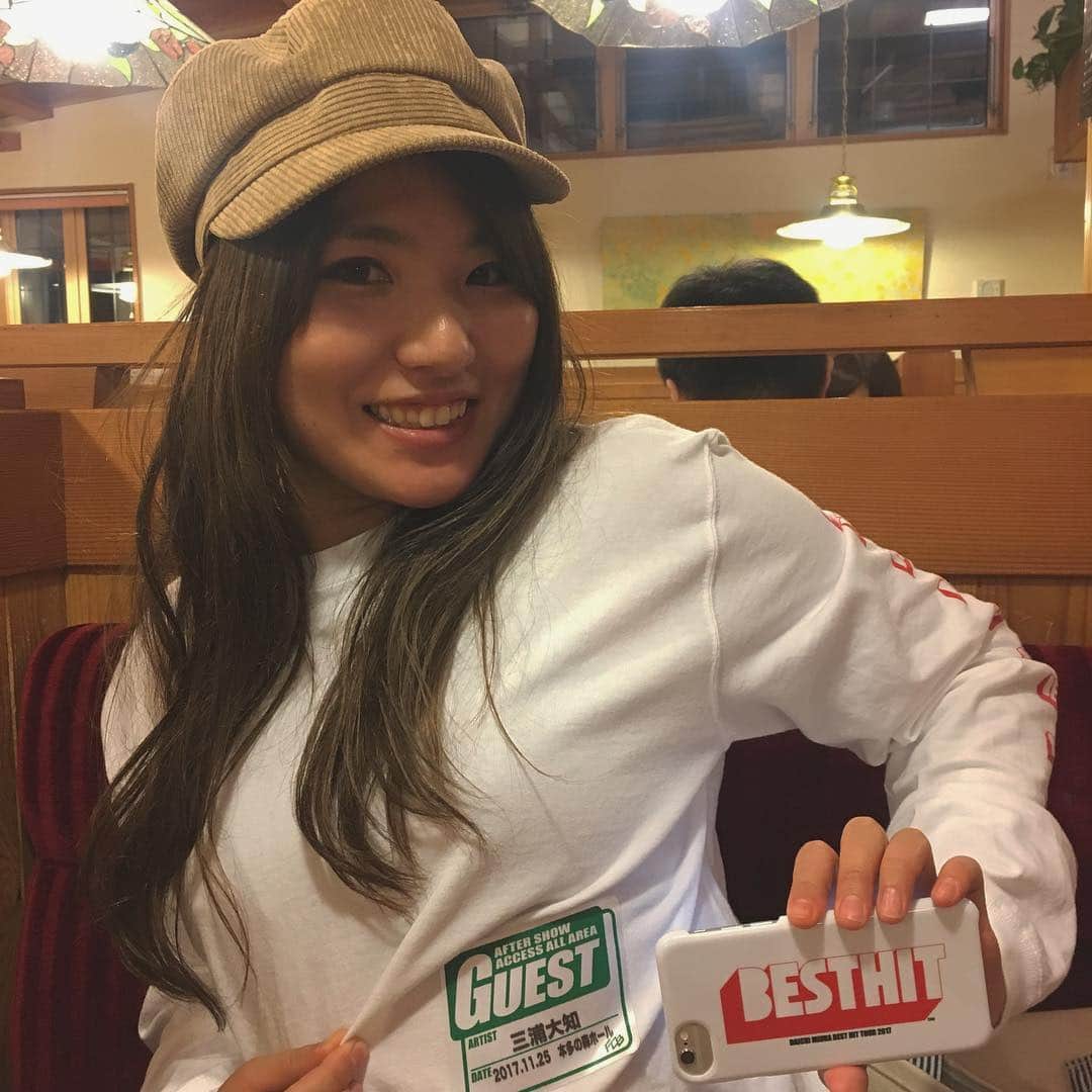 広野あさみのインスタグラム：「20年応援してきた方に 応援してもらいました。 感謝でしかありません。 ありがとうございます。 充電満タンになりました。  また頑張れます。 金沢公演すごくカッコ良かったです!!」