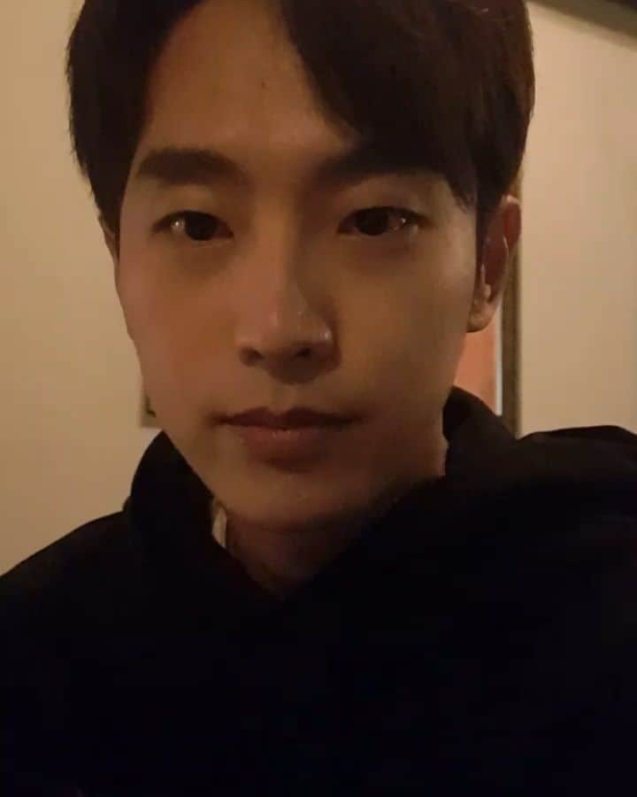 チェ・ウンのインスタグラム：「. 완전 우껴 ...#슈퍼줌 #비도오고그래서」