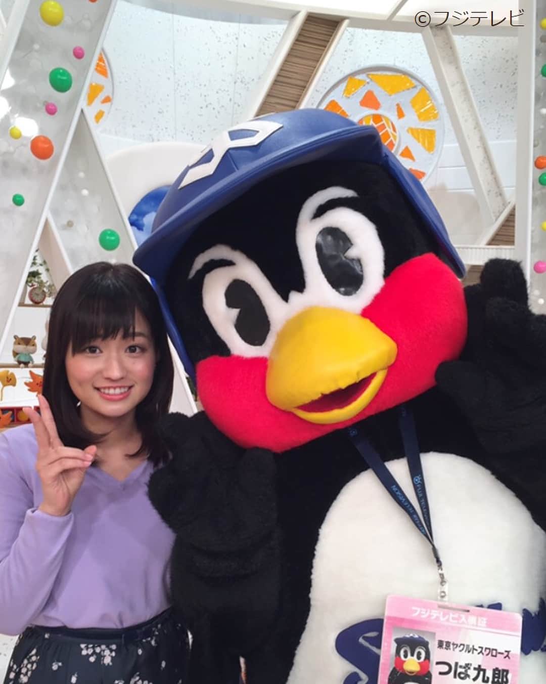 フジテレビ「めざましテレビ」さんのインスタグラム写真 - (フジテレビ「めざましテレビ」Instagram)「篠原梨菜です。 朝から晴れて日差しいっぱい！ 気持ちぃ〜♫ 東京は超久々の晴れの土日となりそうです！ 私は学園祭頑張ってきま〜す♪（≧∇≦） そして今日は大好きなつば九郎さんが番組に 来てくれました♡♡♡ 記念にパシャリ！ 似てるって言われたのですが… どうでしょう？ 似てますか？（笑） #めざましどようび  #篠原梨菜  #つば九郎」11月25日 15時17分 - mezamashi.tv