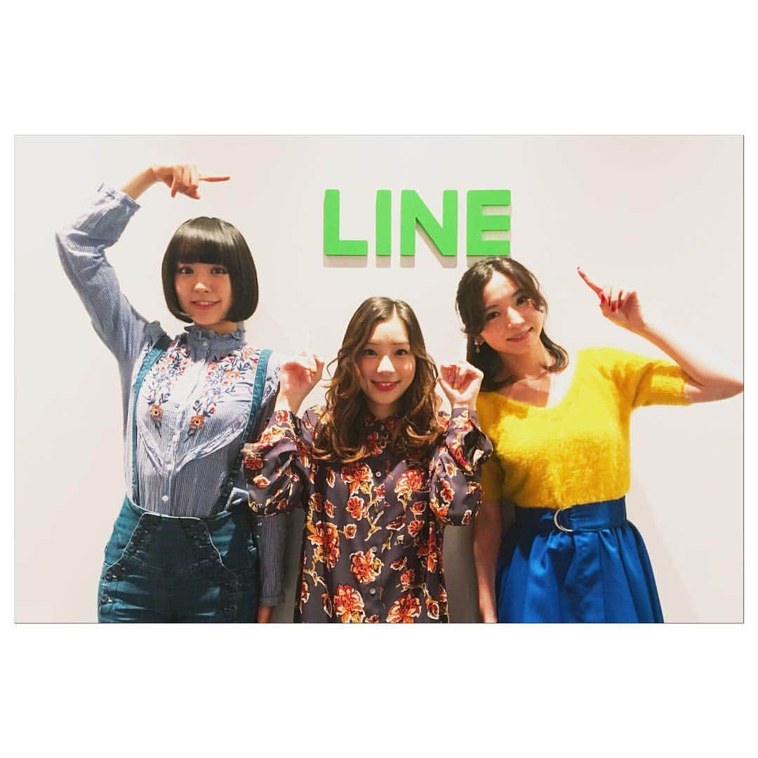 足立梨花さんのインスタグラム写真 - (足立梨花Instagram)「LINE LIVE💕 の告知をInstagramに。。。 ごめんね笑笑  #3人の共通点 #なんでしょーか」11月25日 19時21分 - adacchee