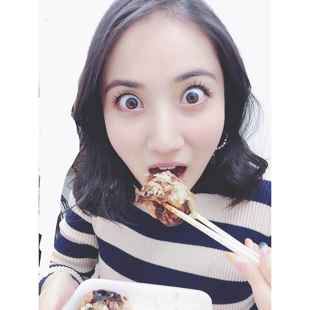 紗綾さんのインスタグラム写真 - (紗綾Instagram)「大阪で食べた、たこ焼きが美味しすぎて、気が付いたらこんな顔になってた😳‼️ びつくり。 #大阪 #たこ焼き」11月25日 20時07分 - saaya_official_