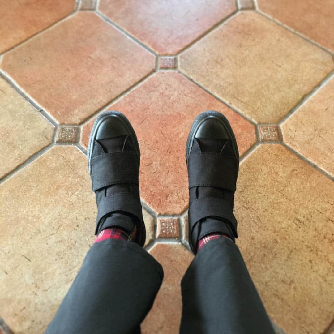 中川可菜さんのインスタグラム写真 - (中川可菜Instagram)「可愛いなあ〜。お気に入りの靴を履いた日は何回も下見ちゃう🌚🌟 ㅤ #ootd #fashion #shoes #converse #allstar #bigbelt  #コンバース #オールスター #ビッグベルト」11月25日 20時23分 - nakagawa_kana