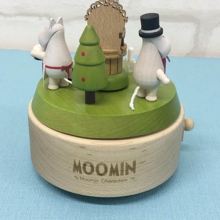 のインスタグラム：「［Arctic Hallミュージックボックス］ 明日11/26までで年内のご予約が終了します(^^) 年内に手に入れたい方はお早めに！  #ムーミン公式オンラインショップ  #ムーミン #ムーミングッズ  #PEIKKO  #moomin #muumi #オルゴール」