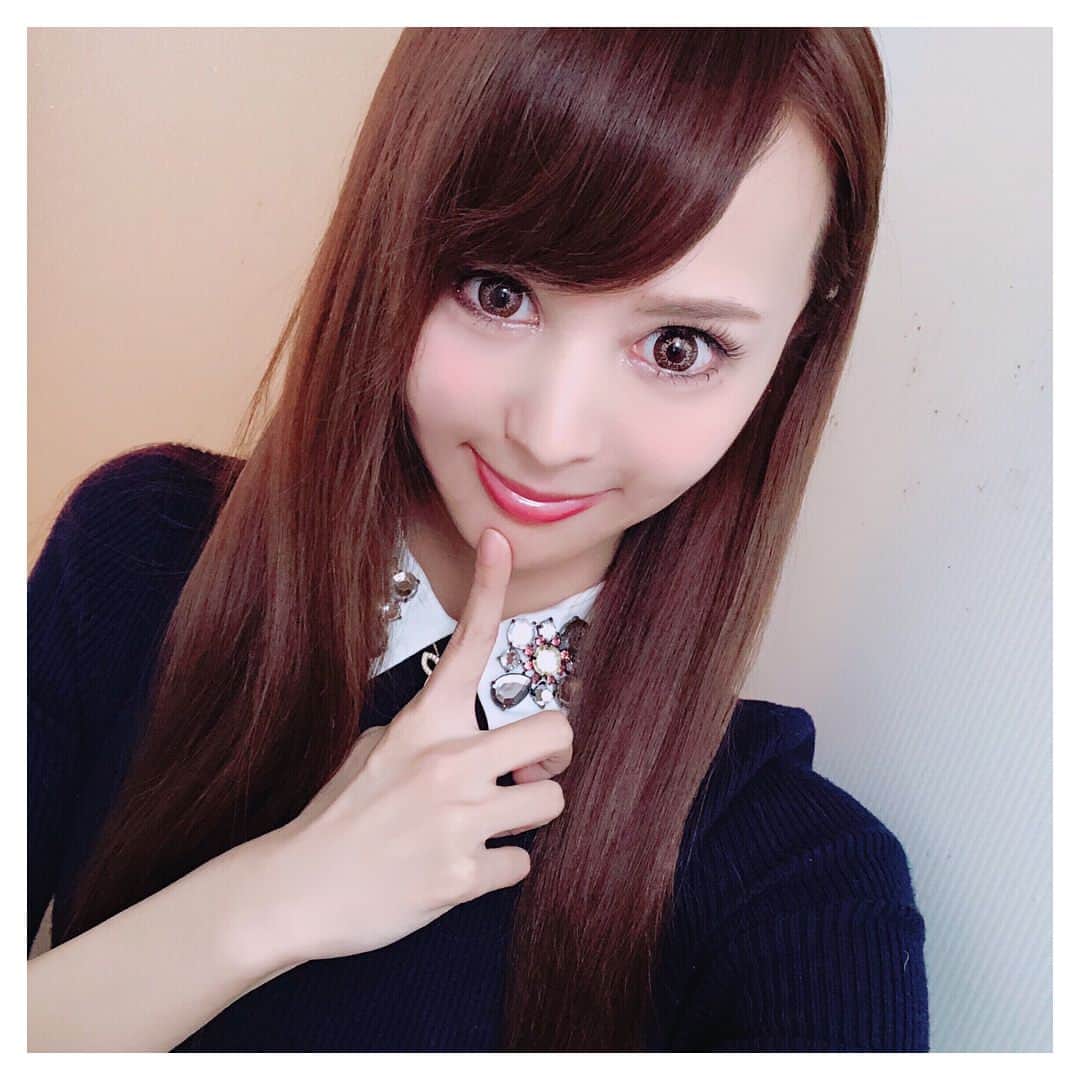 望月美穂のインスタグラム：「TAC式ツヤ肌コラーゲンリフトして約2週間たちました♡ . お肌もっちもち〜💕💕 引き上がるから癖になりそうです♡ . . 望月美穂のインスタ見たで40%offになります♡ . . #銀座TAクリニック #メディオスター #メディオスターnextpro #美容外科  #TAC式ツヤ肌コラーゲンリフト #水光注射#レーザートーニング #東京#新宿#歌舞伎町 #キャバクラ#キャバ#キャバ嬢 #フォローミー#followme #follow#followalways #tagsforlikes#tflers#instagood #instalike#like4like#instadaily #tokyo#shinjuku#kabukicho」