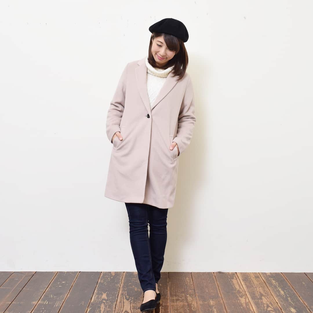 +natural(プラスナチュラル)のインスタグラム：「大人っぽい#スモーキーピンク の#チェスターコート は 大人っぽく見えるけど可愛らしい1枚です！  タートルネックと合わせて#大人かわいい コーディネートの完成です✨ ─────────────────── .+natural(プラスナチュラル)は、 優しい印象に包まれる、  ナチュラルテイストなファッションと 暮らしの情報を ご紹介するWEBメディアです ─────────────────── . .  #ハートマーケット #大人ナチュラル #ナチュラル服 #プラスナチュラル #お洒落さんと繋がりたい #秋コーデ #ママコーデ #カジュアルコーデ #大人カジュアル #ママファッション#naturallook #ナチュラルファッション #大人コーデ #ナチュラルコーデ #シンプルコーデ #撮影 #着回しコーデ #데일리록 #코디 #일본 #シンプルコーデ #冬コーデ #冷え性対策」