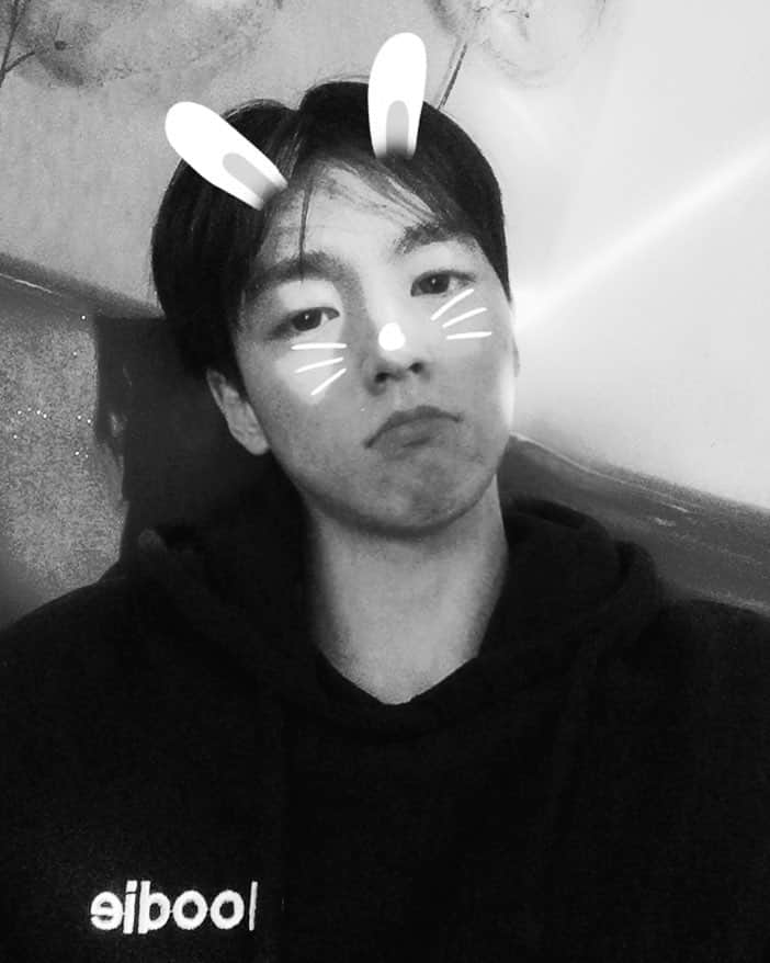 イ・ヒョヌのインスタグラム：「보인다👀」