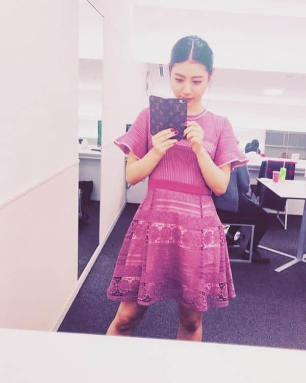 瀧本美織のインスタグラム：「今日よる6:57〜お時間ありましたら😋 #アメトーーク#仮面ライダー芸人#笑わせていただきました」