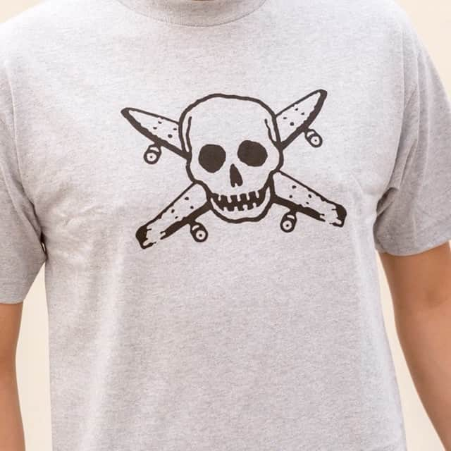 フォースターのインスタグラム：「The "Street Pirate" tee is now available crailstore.com while supplies last! #fourstarclothing」