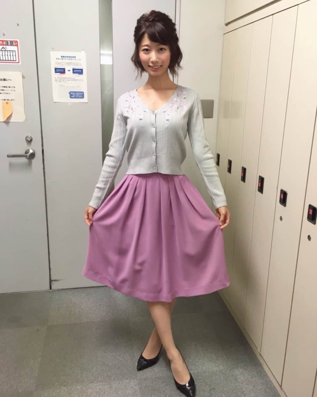 海老原優香さんのインスタグラム写真 - (海老原優香Instagram)「前回に続き、 衣装シリーズです🎀 ＊ 今週のとくダネ衣装も 楽しみにして頂けると嬉しいです☺︎ ＊ #衣装 #とくダネ #ootd #1枚目は初めてあまたつさんを呼んだ時の👗」11月26日 20時49分 - ebioffi