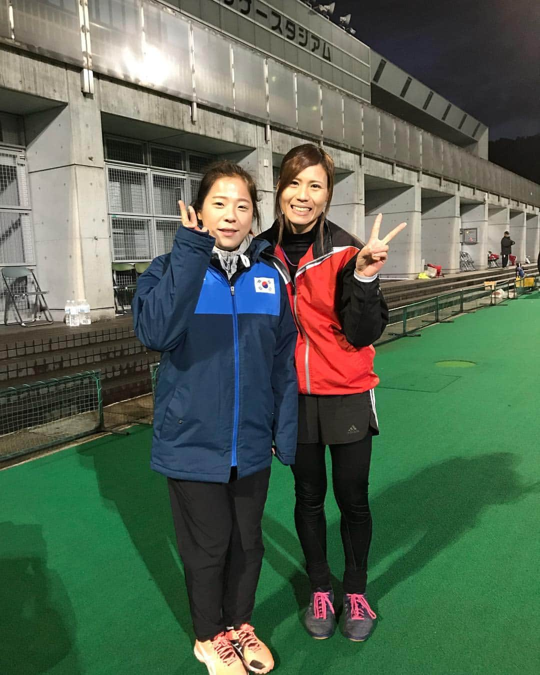 坂井志帆さんのインスタグラム写真 - (坂井志帆Instagram)「高校の時の日韓交流🏑からずーっと仲良しの友達♡Hyun♡に会えてめっちゃhappyでしたぁ〜❤️❤️ 韓国と日本遠いけどお互い頑張ろね♡ #韓国#日本#ホッケー#hockey#友達#friend#日韓交流#ずっと友達」11月26日 21時38分 - shiiihooo7