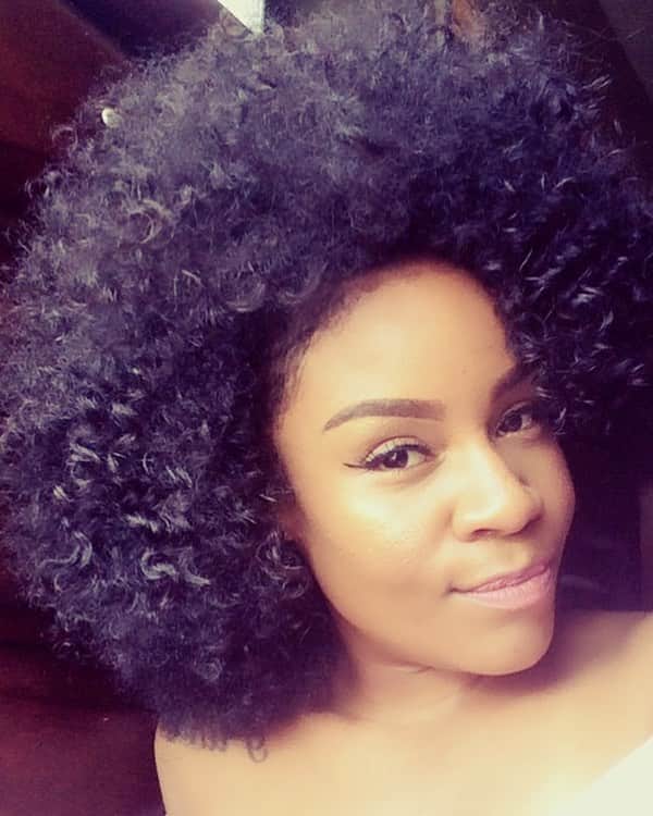 プレシャス・パリスのインスタグラム：「My hair is growing bigger than my frames lol #NaturalHair #naturalfro #afro #RealHairDontCare #CoconutOil」