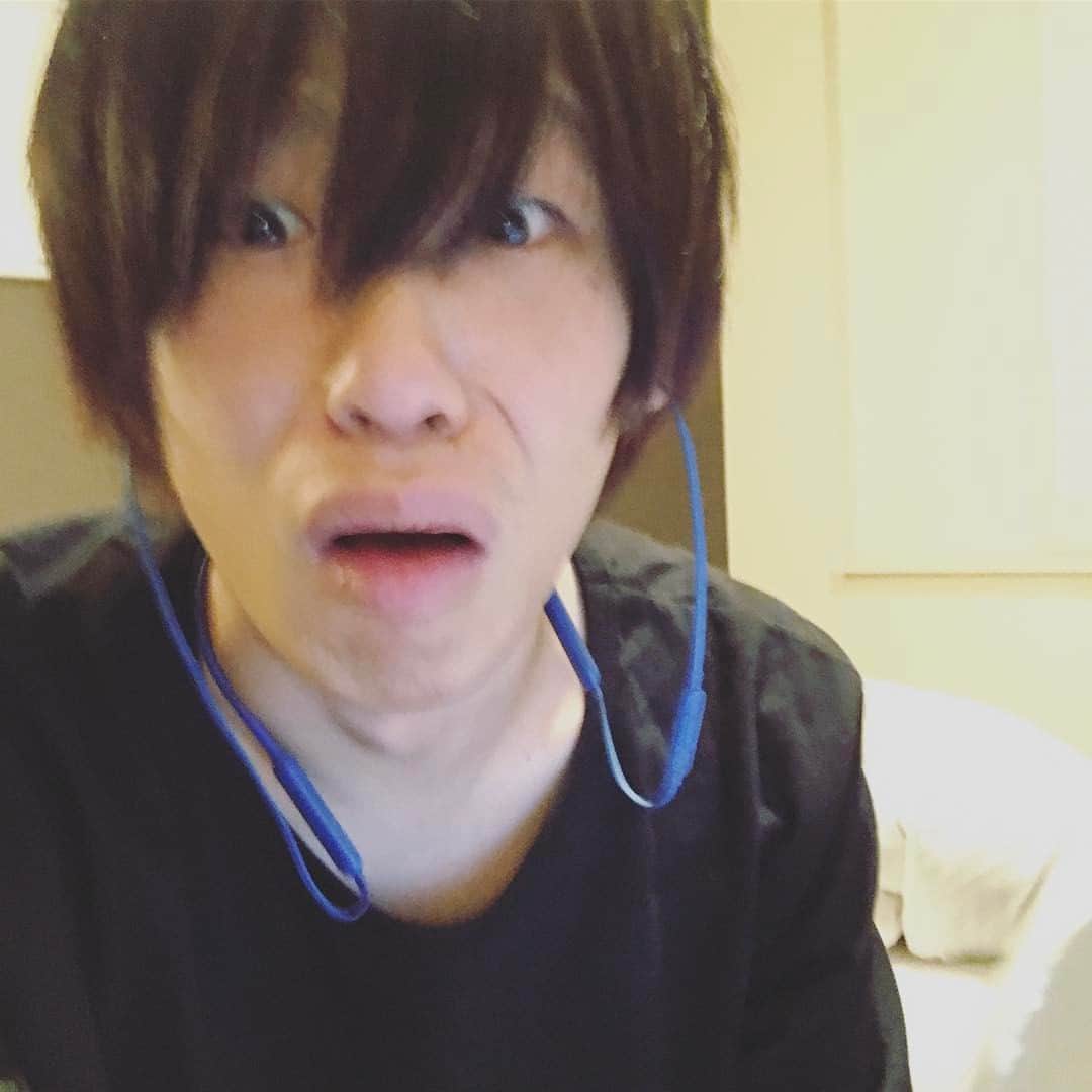 のインスタグラム：「咳止まらん  #鹿児島 #早起き #編集 #黒染め #眠い」