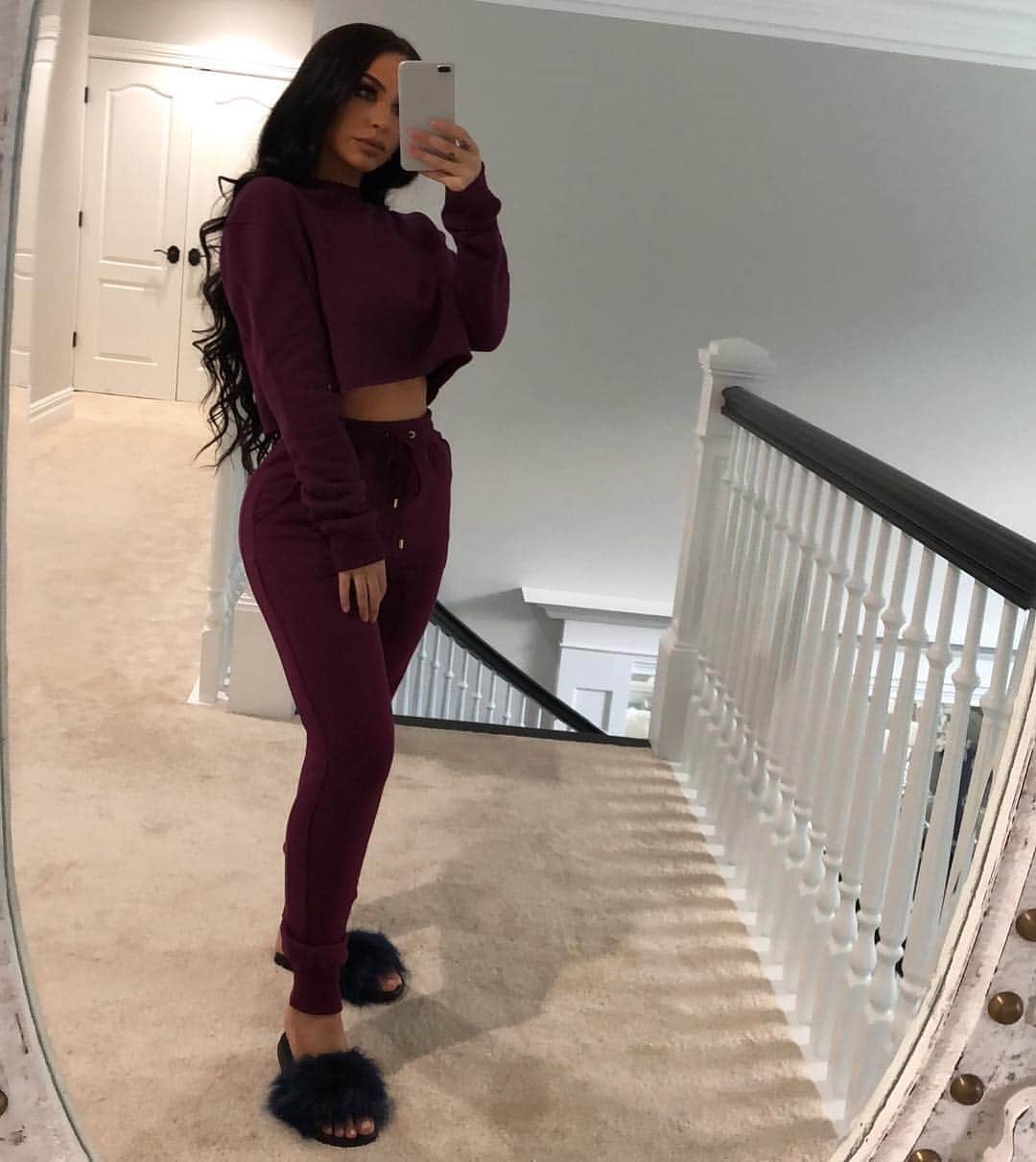 のインスタグラム：「#Snapchat selfie🐧 Off to dinner w Grammy in my #carlibybelxmissguided two piece! Get it now on @missguided 🦄」