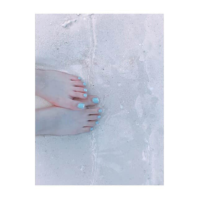 大政絢さんのインスタグラム写真 - (大政絢Instagram)「海では@333mai333 ちゃんのnailが映えました🏝 今回はシンプルに！」11月3日 18時01分 - aya_omasa_official