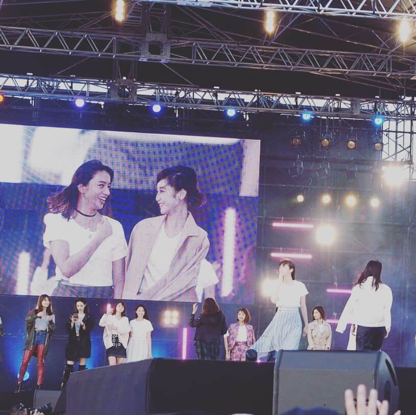 のインスタグラム：「美優と会えて。 あいくと会えて。 里海と会えて。 ちぴちゃんくみっきーにも会えて。  #メアリーとは歩けた #両サイドから合流 #再会ランウェイタイム  #喜びがいっぱい #raco #fluid #美らSUNビーチ  嬉しさと 楽しさと ありがたさの沖縄でした。  ありがとうございました。 m(__)m  @maryjuntakahashi」