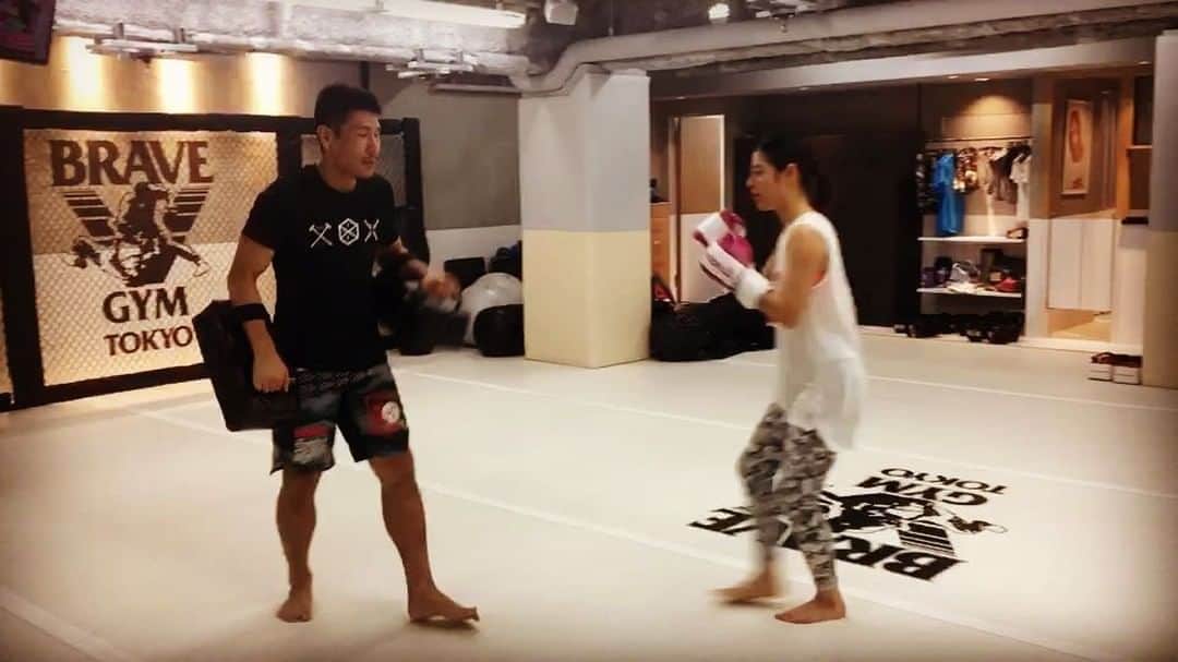 瀧本美織のインスタグラム：「🥊🥊🥊💨💨 #kickboxing」