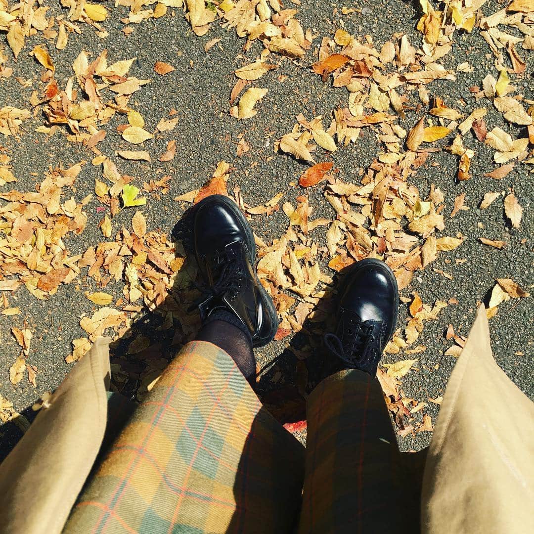 のインスタグラム：「よき秋具合🍂 今夜FM802ROCKIDSで 新曲「サタデーナイト」 が解禁されます。 せつなさ満載の この季節にぴったりくる曲だと 思うので ぜひ聞いてね。 わたしなりの サヴァイブソングです。 今日はこれから徳島大学 四星球とツーマン！🍁 #ねごと #SOAK #fm802rockkids」
