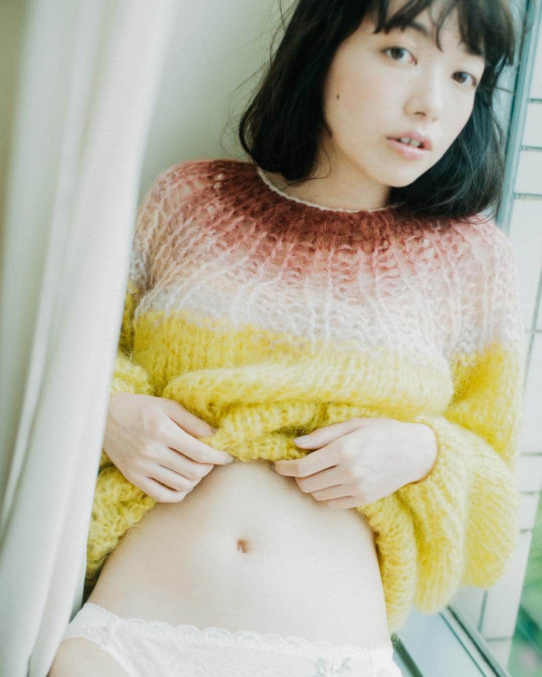 花盛友里のインスタグラム：「Shooting for @ellegirl_jp @amosstyle_by_triumph . . Thanks to @mira0911 @shioritakesue ❤️ . . #girl #lingerie #japan #japanese」