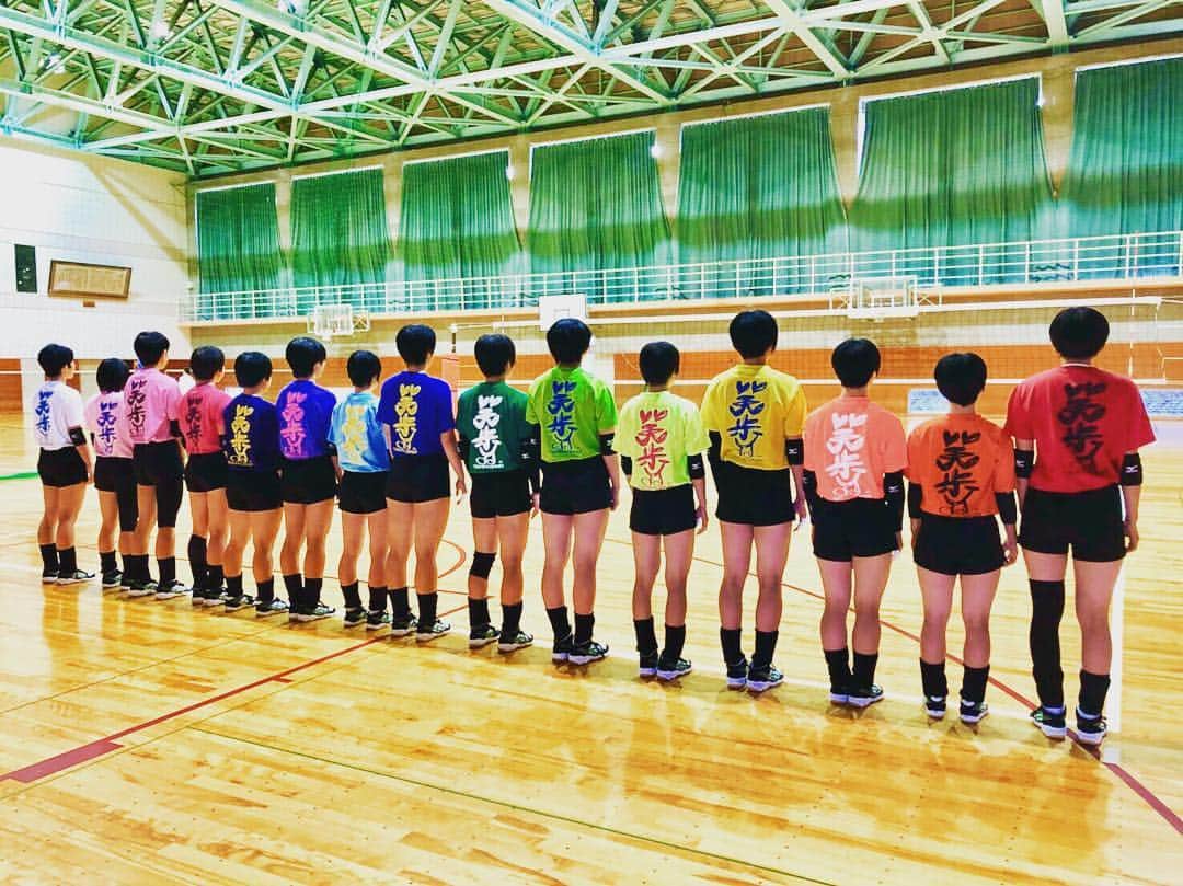 宮川杏奈さんのインスタグラム写真 - (宮川杏奈Instagram)「全日本高校選手権🔥 通称春高予選ですねー！！！！ 頑張れSG女達ー！ . #田舎のジャマイカ集団  #関根学園女子バレー部」11月4日 7時10分 - an1221na