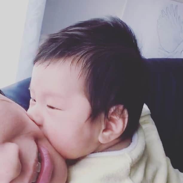 宮坂桃子のインスタグラム：「もぐもぐ👶🏻」