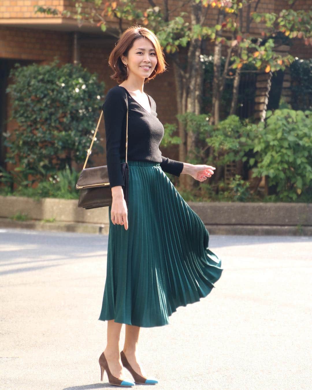 のインスタグラム：「. . 今日はポカポカ暖かいね〜 . . ＊knit #ropemademoiselle #ロペマドモワゼル ＊skirt #valmuer #ヴェルムーア ＊shoes #ダイアナ ＊model #坂元美香 #MikaSakamoto」