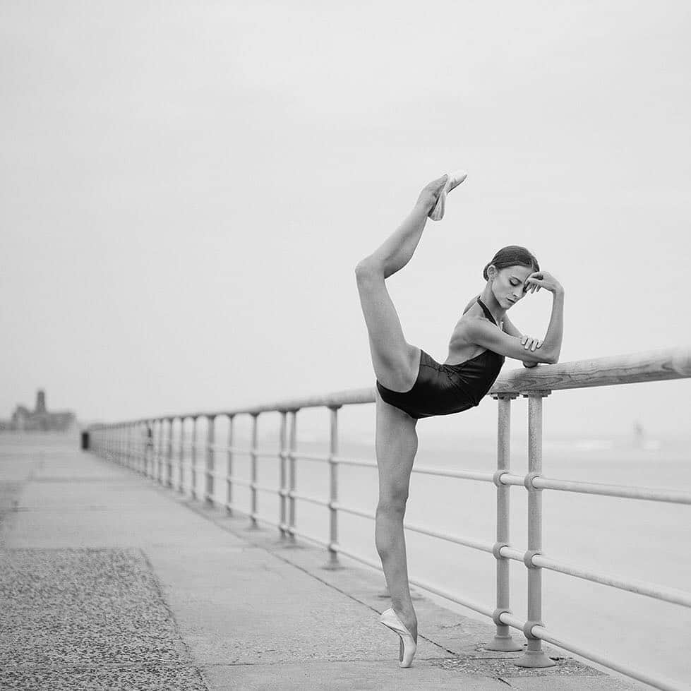 ballerina projectさんのインスタグラム写真 - (ballerina projectInstagram)「Oksana Maslova in New York City. #ballerina -  @maslovaoxy #jacobriisbeach #newyorkcity #ballerinaproject #ballerinaproject_ #ballet #dance #beach」11月4日 10時16分 - ballerinaproject_